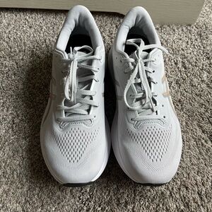 Asics GT-1000 13 running shoes size 10